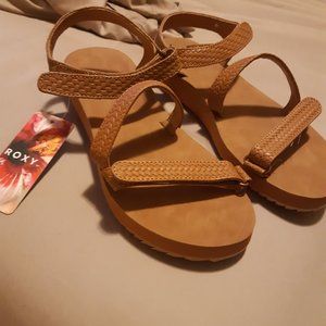 Roxy sandals size 9